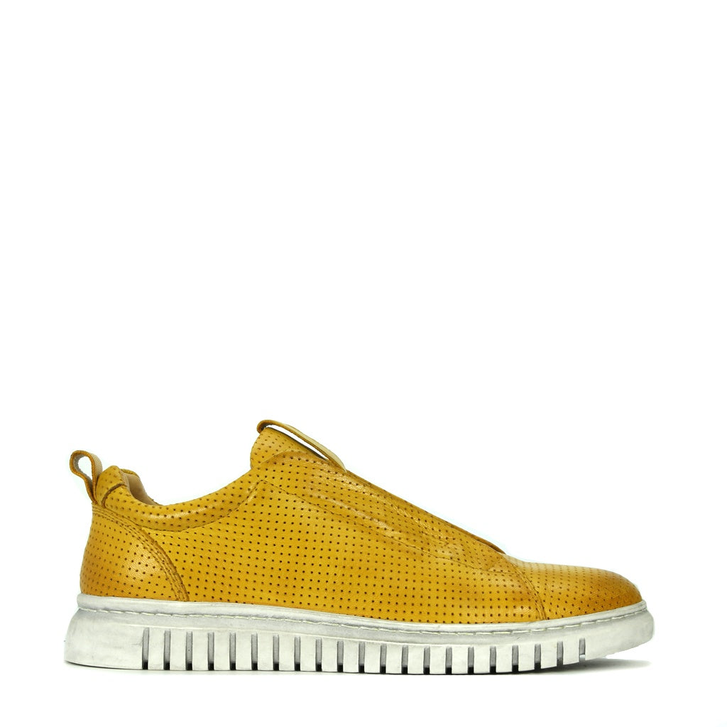 EOS Clairie Mustard leather pull on sneaker