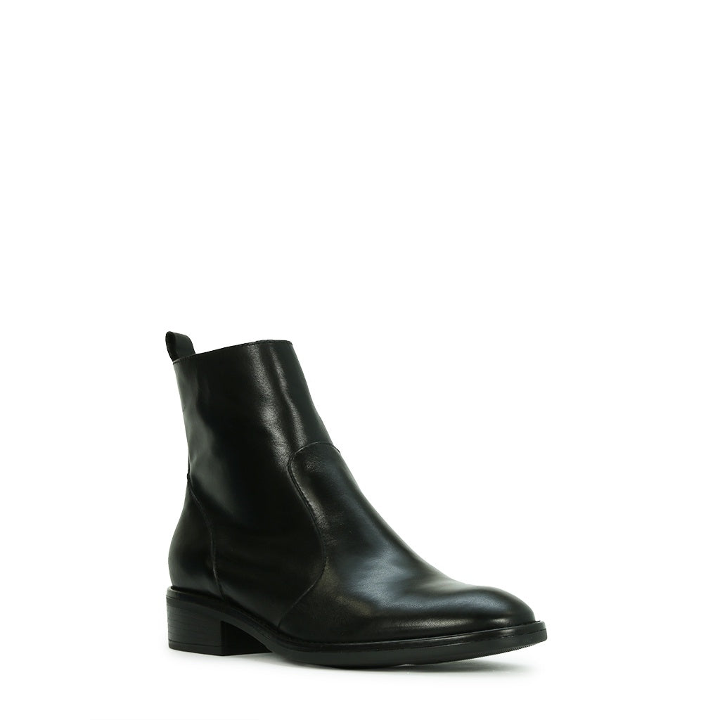 EOS Seline Leather Boot Black