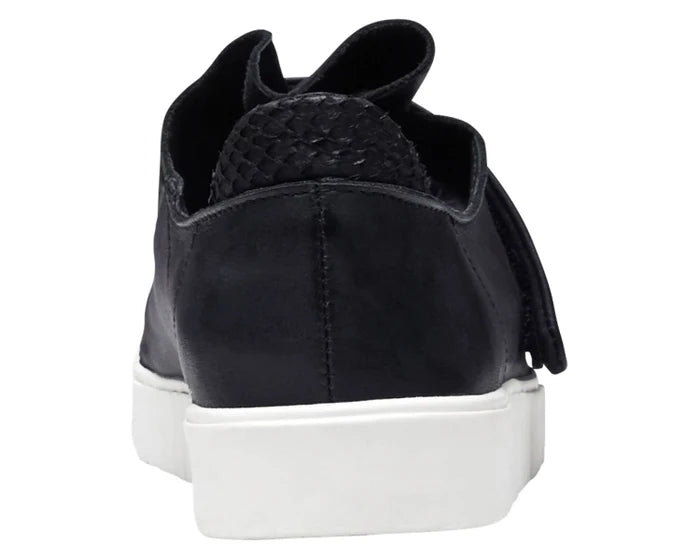 Woden Jenny Velcro Sneaker black or white.